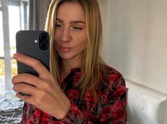 SunnyAnna - blond female with  big tits webcam at ImLive