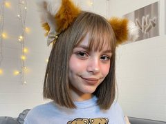 Susan_Fox - female with brown hair and  small tits webcam at ImLive