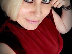 SuzzySun - blond female with  big tits webcam at ImLive