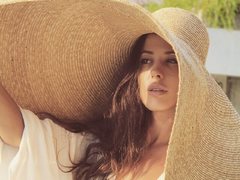 SweetAlana - female with brown hair and  small tits webcam at ImLive