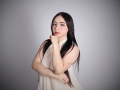 EmilyJohonson - female with brown hair and  big tits webcam at LiveJasmin