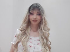 SweetSexyChloe - blond female webcam at ImLive