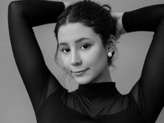 SweetTulip - female with brown hair and  small tits webcam at ImLive