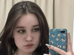 SweetieBlushh - blond female webcam at ImLive