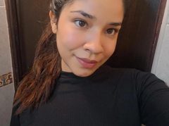 sweetcaroline1199 - female webcam at ImLive