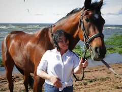 TeaMoor - female with black hair and  big tits webcam at LiveJasmin