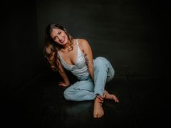 TessCarter - blond female with  small tits webcam at ImLive