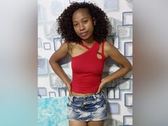 Thania1 - female with black hair webcam at ImLive