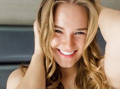 TheMiaAmore - blond female with  big tits webcam at ImLive