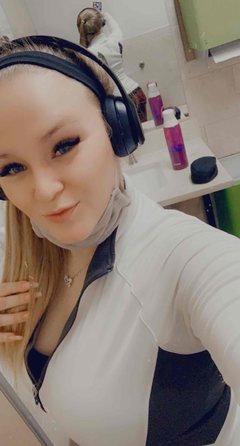 TheMiaAmore - blond female with  big tits webcam at ImLive