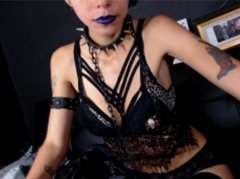 TiaraBlackX - female with black hair webcam at ImLive