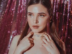 TildaBrooks - female with brown hair and  big tits webcam at LiveJasmin