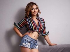 VictoriaOWhite - female with brown hair and  small tits webcam at ImLive