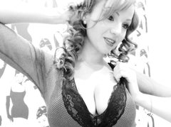 ToxiC_Game - female with brown hair and  big tits webcam at ImLive