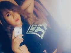 TsUncutcock4u - shemale with brown hair webcam at ImLive