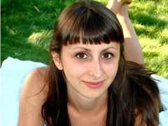 TUVikii - female with brown hair and  small tits webcam at ImLive