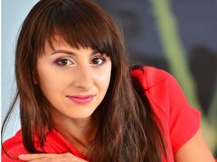 TUVikii - female with brown hair and  small tits webcam at ImLive