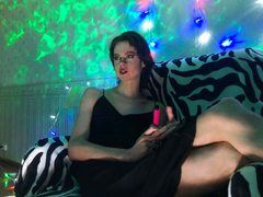 Ursula_Davis - shemale with black hair webcam at ImLive