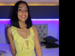 VeronicaGarciaXXX - female with black hair webcam at ImLive