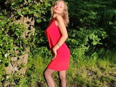 VeronikaGold - female with brown hair and  small tits webcam at xLoveCam