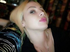 VeronikaGold - female with brown hair and  small tits webcam at xLoveCam