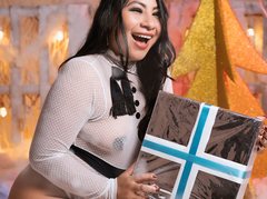 VickyHardy - female with brown hair webcam at ImLive