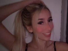VictoriaWhite - female with brown hair and  small tits webcam at ImLive