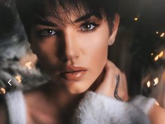 ViviHutton - female with brown hair webcam at LiveJasmin