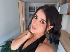 victoriamegan - female with brown hair webcam at ImLive