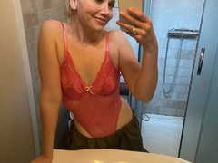 WealthyMusee - female webcam at ImLive