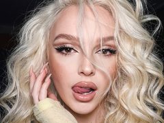 WhisperingGrace - blond female webcam at ImLive