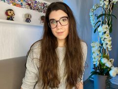 WilmaKelley - female with brown hair webcam at LiveJasmin