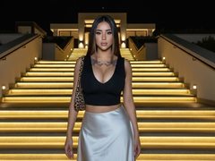 Wow088 - shemale with black hair webcam at ImLive