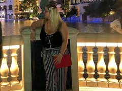 AddaDivine - blond female with  big tits webcam at LiveJasmin