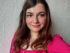 Xena_Exclusive - female with brown hair webcam at ImLive