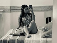 YaislinLings - female with black hair and  big tits webcam at LiveJasmin