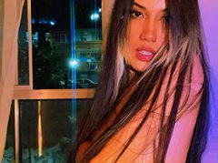 Lola_Stonner - female with brown hair and  small tits webcam at ImLive