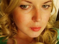 YouLucky - blond female with  big tits webcam at ImLive