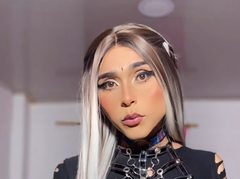 zashamiaw - shemale with red hair webcam at ImLive