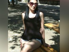 ZefirkaAxe - female with black hair and  small tits webcam at xLoveCam