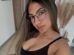 AbrillaTina from LiveJasmin