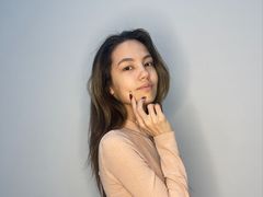 AccaBigge - female with brown hair webcam at LiveJasmin