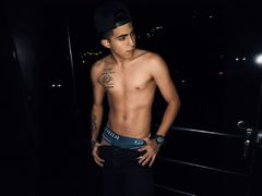 AdamBrowns - male webcam at LiveJasmin