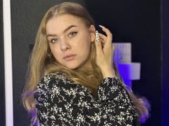 AdelGreen from LiveJasmin