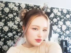 AdeleBlassom from LiveJasmin