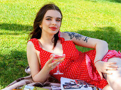 AdeleWillson - female with black hair webcam at LiveJasmin