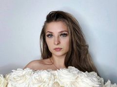 AdellaRoss from LiveJasmin