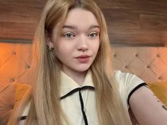 AdellleCartier from LiveJasmin