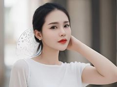 AgelaHui - female with black hair and  big tits webcam at LiveJasmin