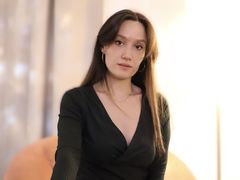 AgnesCranberry - female with brown hair and  big tits webcam at LiveJasmin